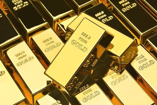 الذهب يتراجع مع صعود الدولار وتزايد توقعات رفع الفائدة الأمريكية