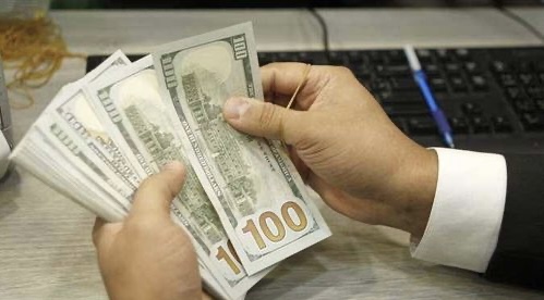 اليورو إلى أدنى مستوى في 17 شهرا أمام دولار صاعد