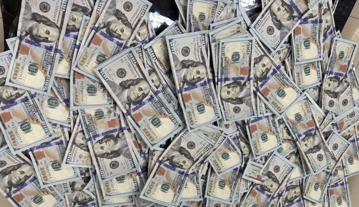 الدرك يفكك شبكة لترويج العملات الأجنبية المزورة في ازويرات ويوقف شخصين